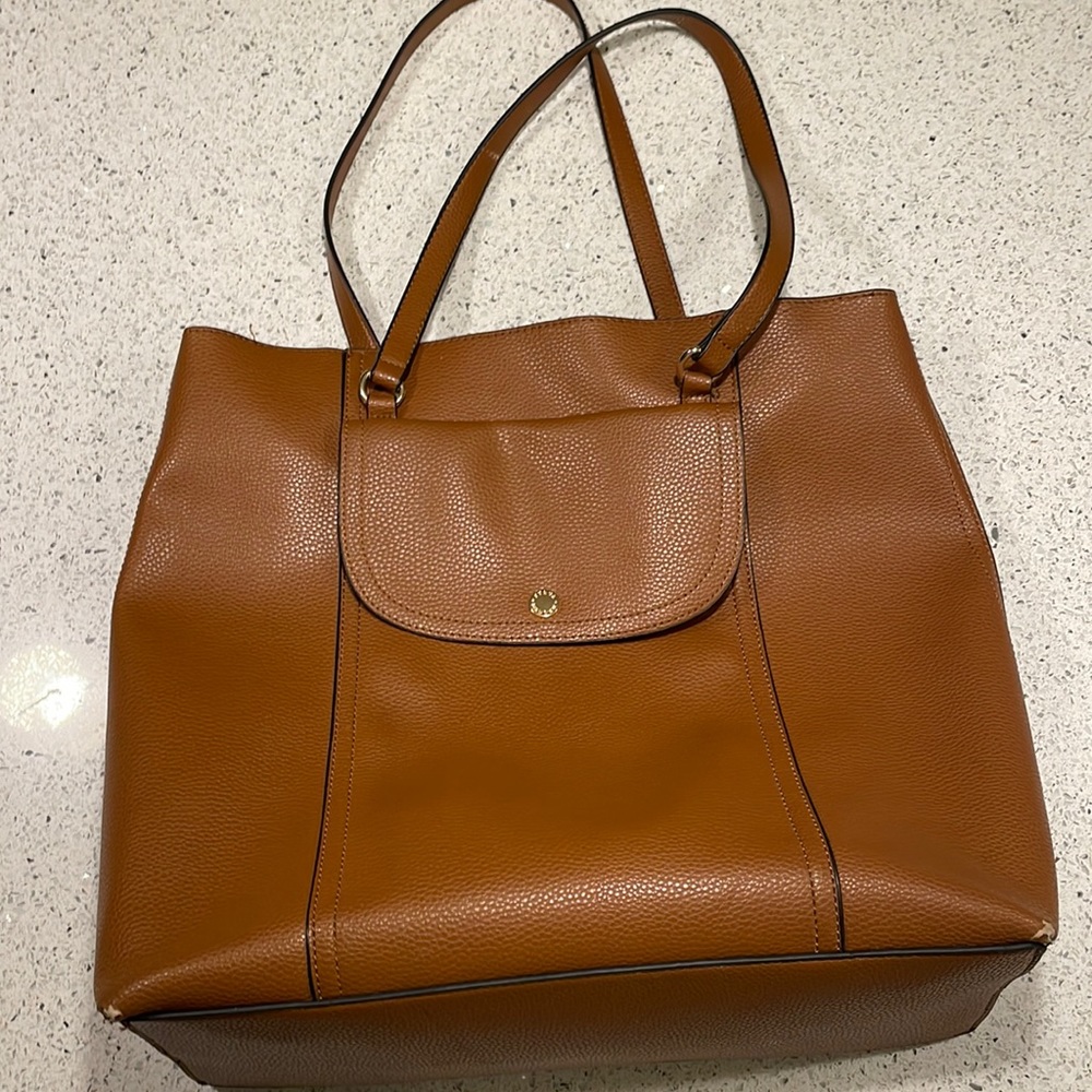 Gently used Steve Madden leather tote style pocketbook!